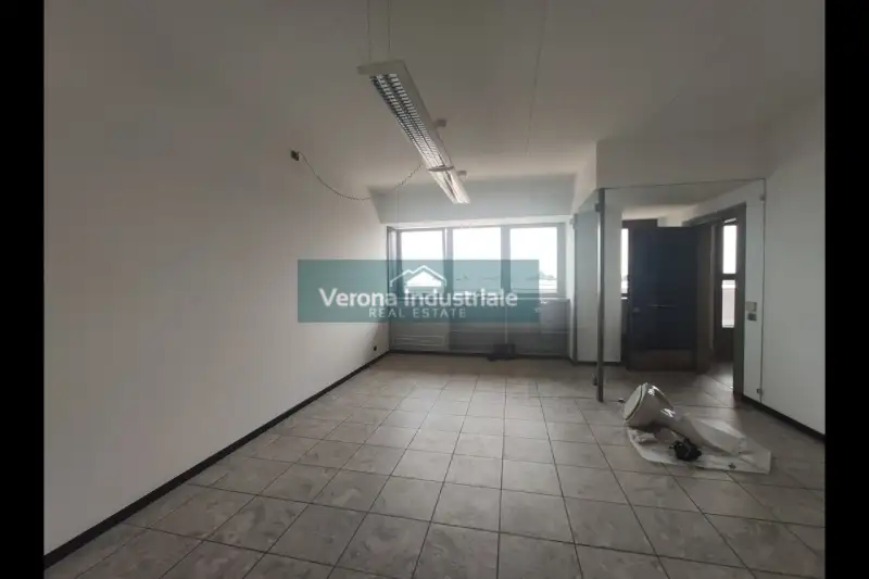 Ufficio in affitto a Villafranca di Verona viale Postumia 30, Villafranca di Verona