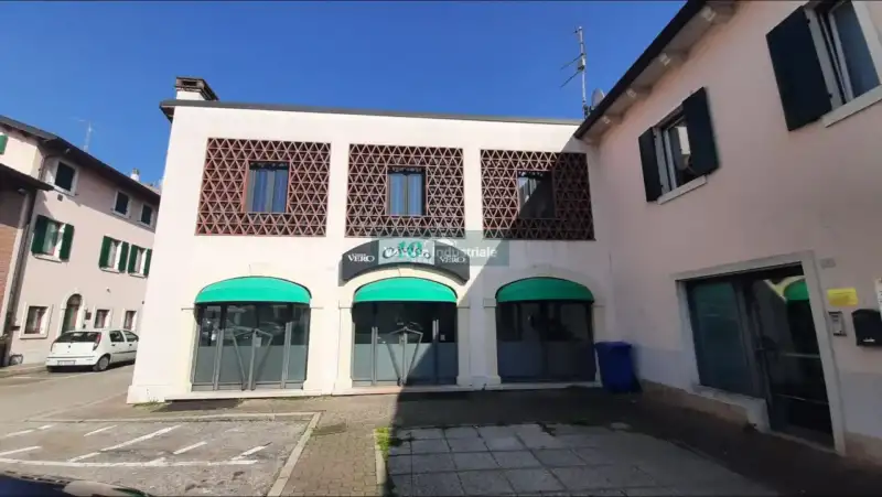 Shop for Rent in Lugagnano, Sona, Sona