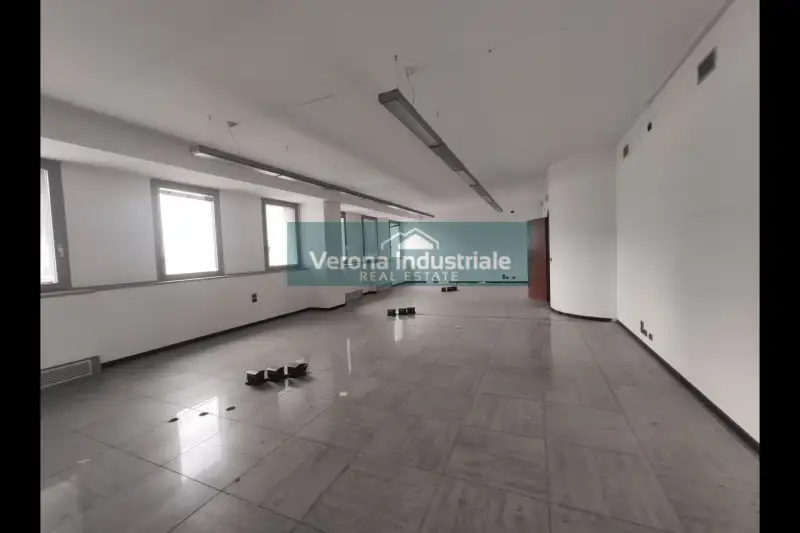 Spazioso Ufficio in Affitto a Villafranca di Verona, Villafranca di Verona