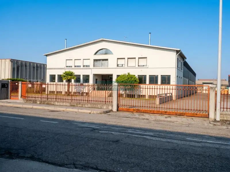 Halle zu verkaufen in Località Bassona di Verona, Verona